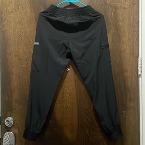 XSP black MedCouture black cargo scrub pants. Stretchy and lightweight